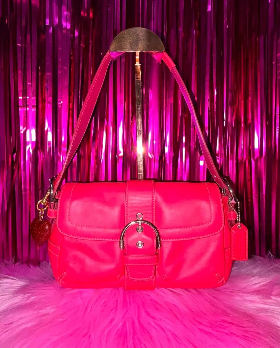 POINT) COACH コーチ シグネチャー フラップショルダーバッグ レッドピンク