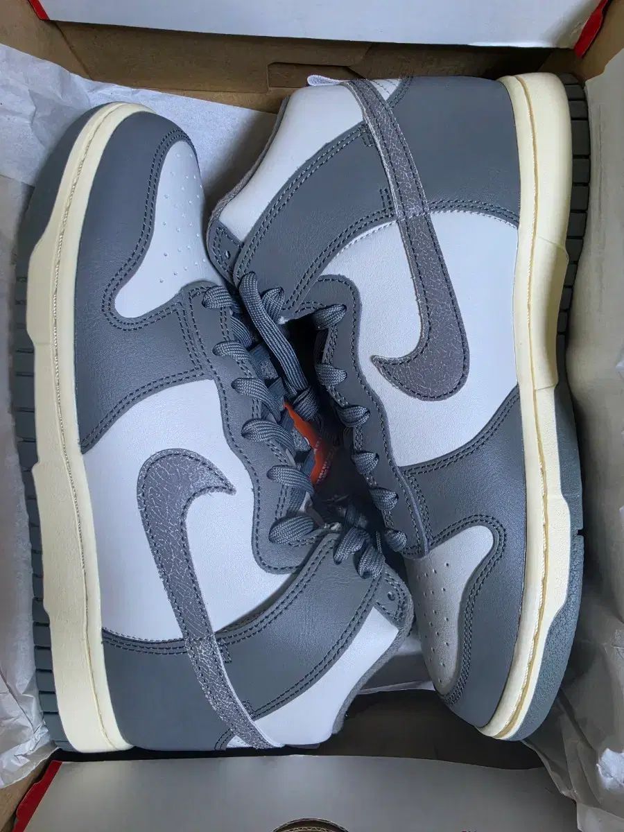 (新品) NIKE ダンク ハイ レトロ SE ヴィンテージ ライト ボーン