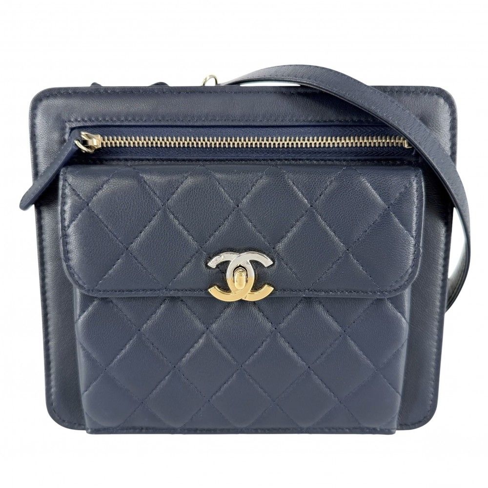シャネル ショルダーバッグ レディース マトラッセ ココマーク 肩掛け 斜め掛け CHANEL ラムスキン ネイビー 紺 ゴールド×シルバー金具【中古品】