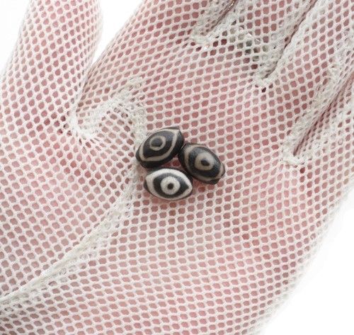 龍眼天珠　ハンドメイド品／送料込　匿名発送／チベット　天珠　お守り 訳あり品 龍眼天珠 12mm×8mm (3個) 聖なるお守り チベット天珠