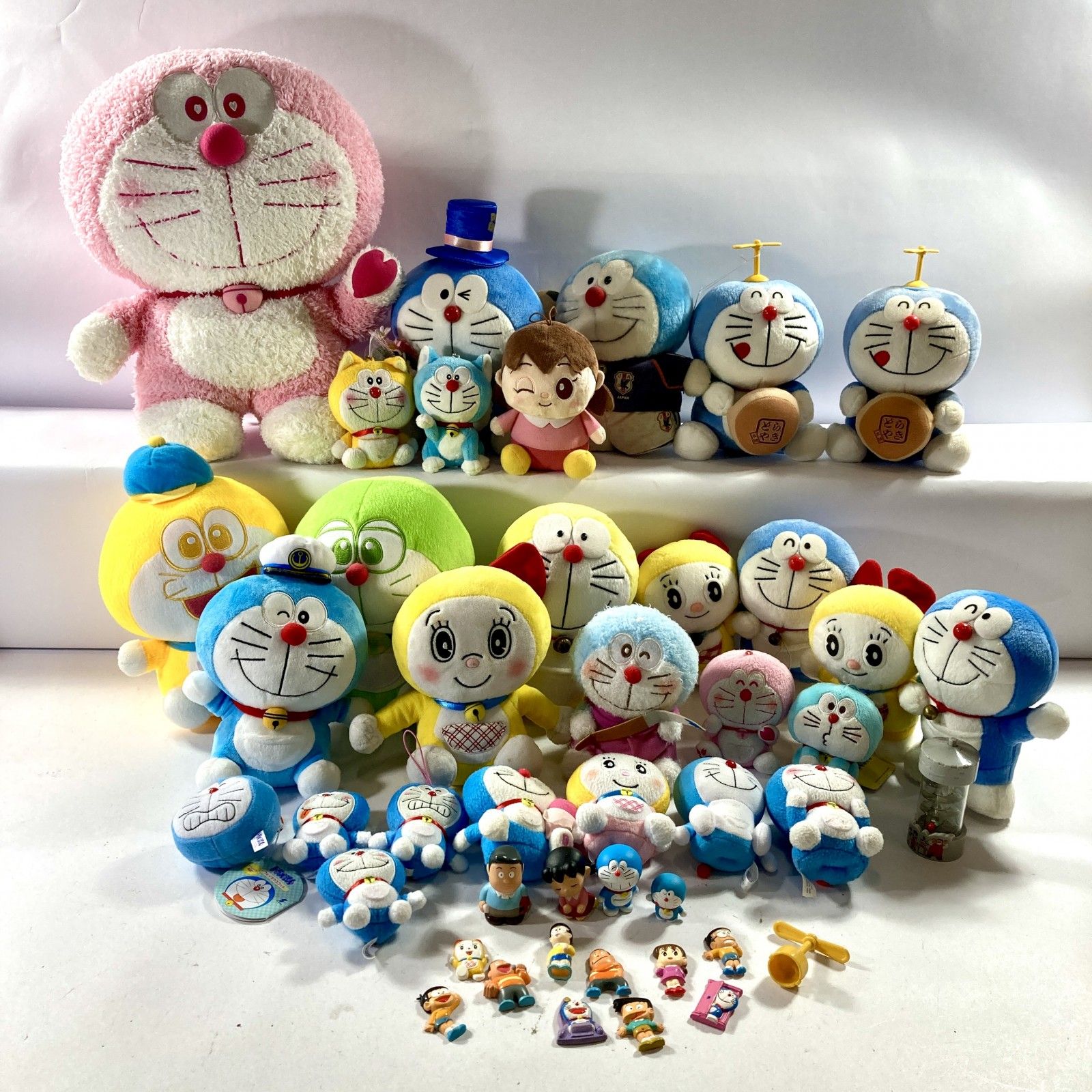 ★ ドラえもん 藤子不二雄 グッズ まとめ商品 ぬいぐるみ マスコット ミニフィギュア マグネット など 現状品 2.75kg