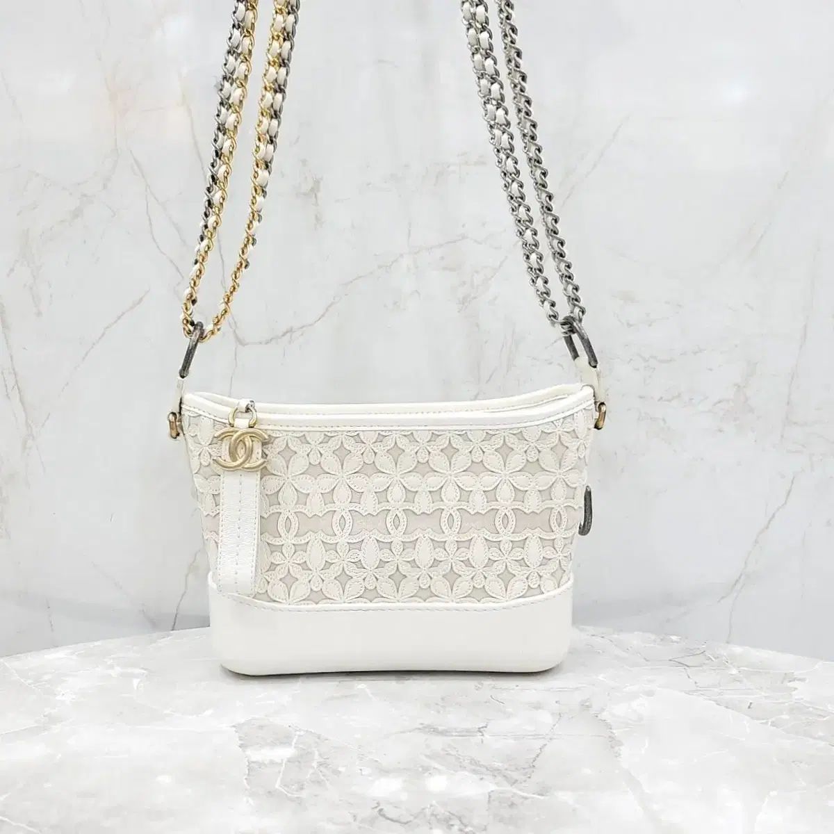 CHANEL CCロゴ 白 ストラップ HOBO BAG