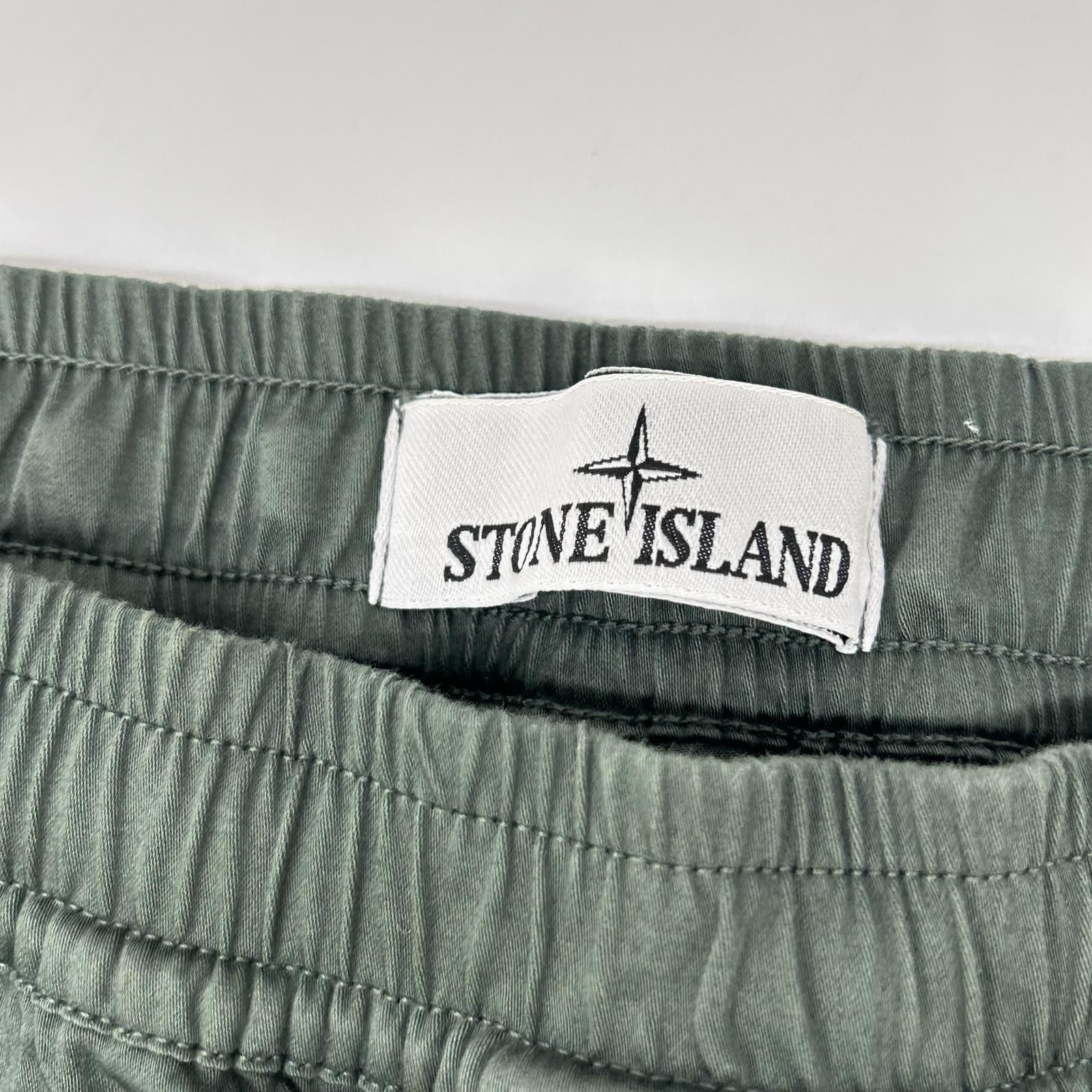 STONE ISLAND ストーンアイランド 8015L0312 カーキ ショートパンツ 30