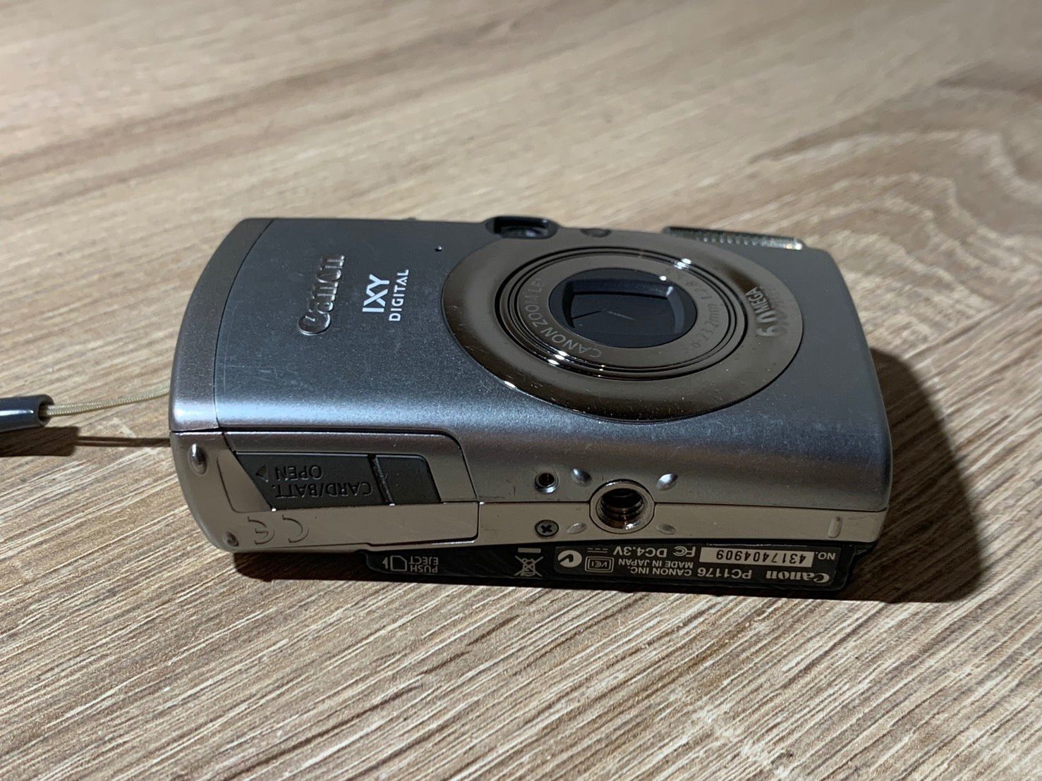 2334 Canon IXY DIGITAL 800 IS シルバー ジャンク品 デジカメ【コ