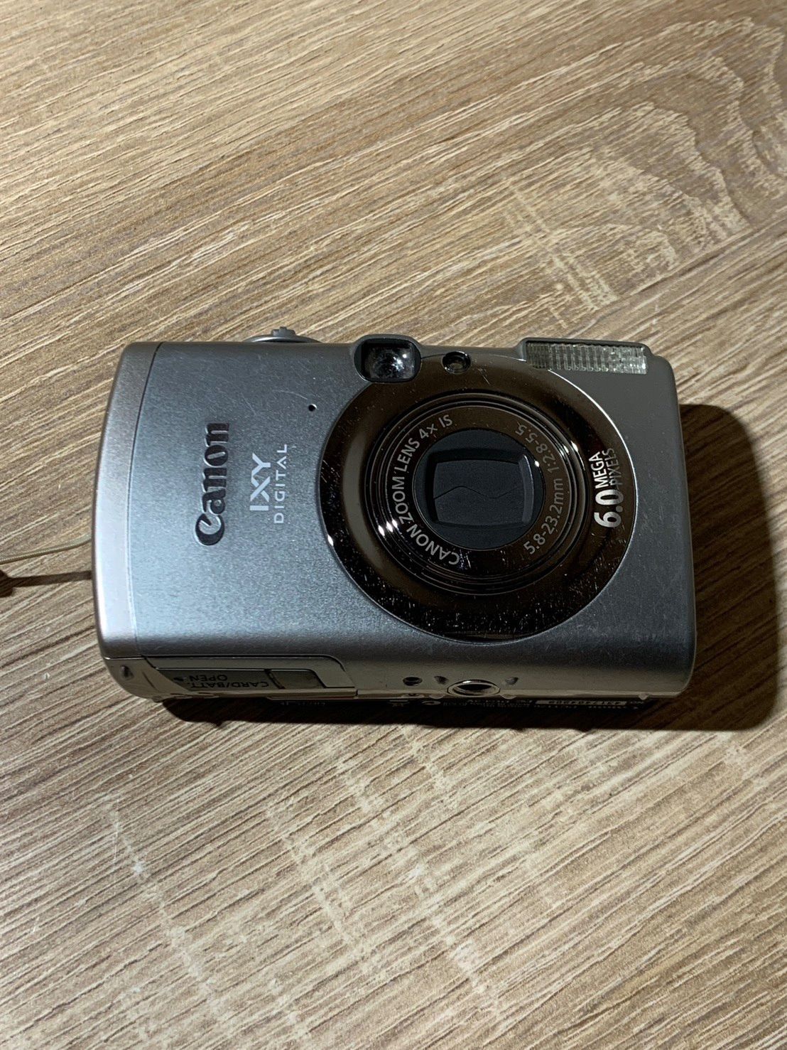 2334 Canon IXY DIGITAL 800 IS シルバー ジャンク品 デジカメ【コ