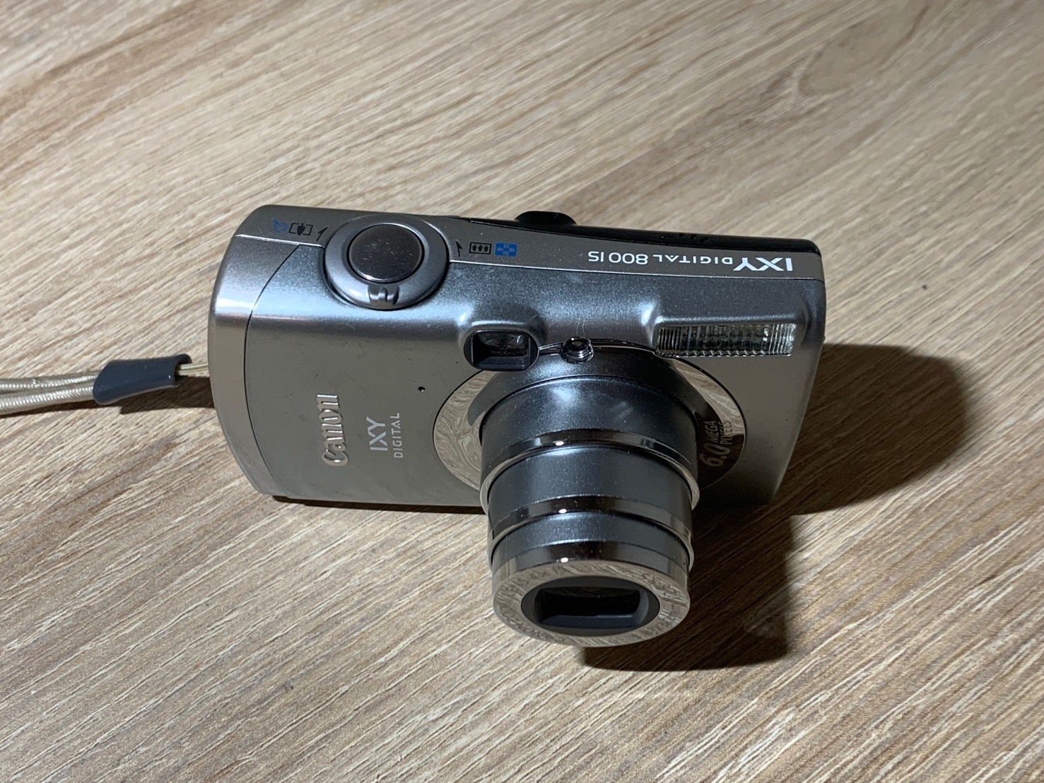 2334 Canon IXY DIGITAL 800 IS シルバー ジャンク品 デジカメ【コ
