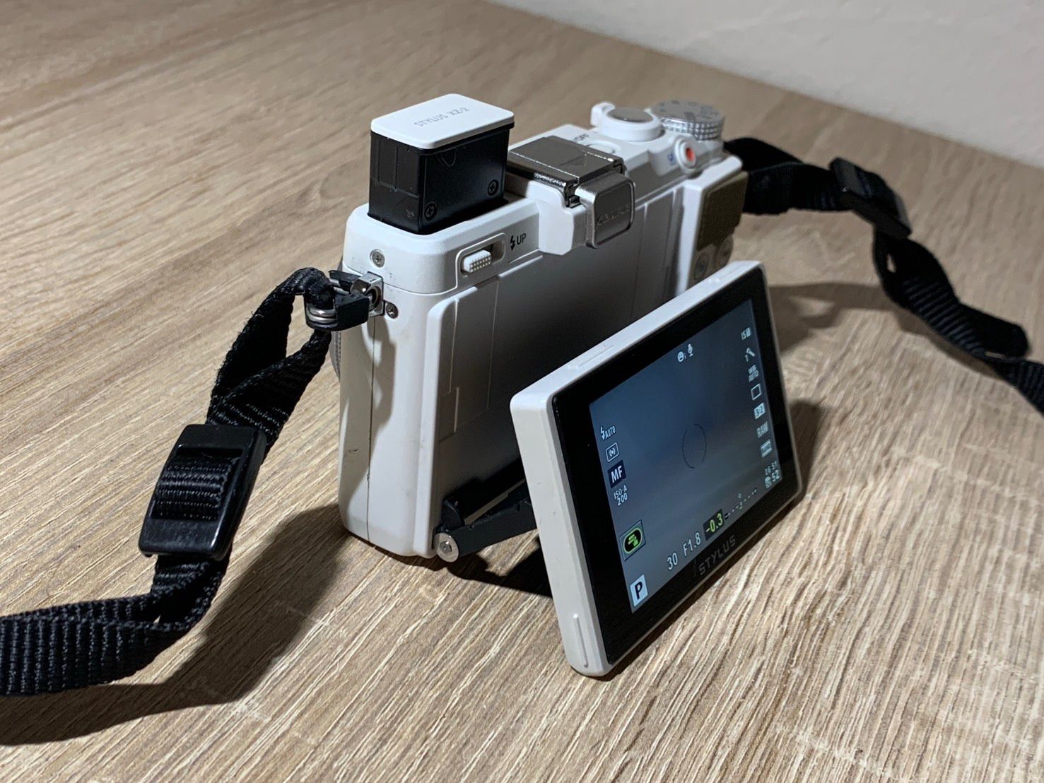 2316 OLYMPUS STYLUS XZ-2 ホワイト ジャンク品 デジカメ【コ】 - メルカリ
