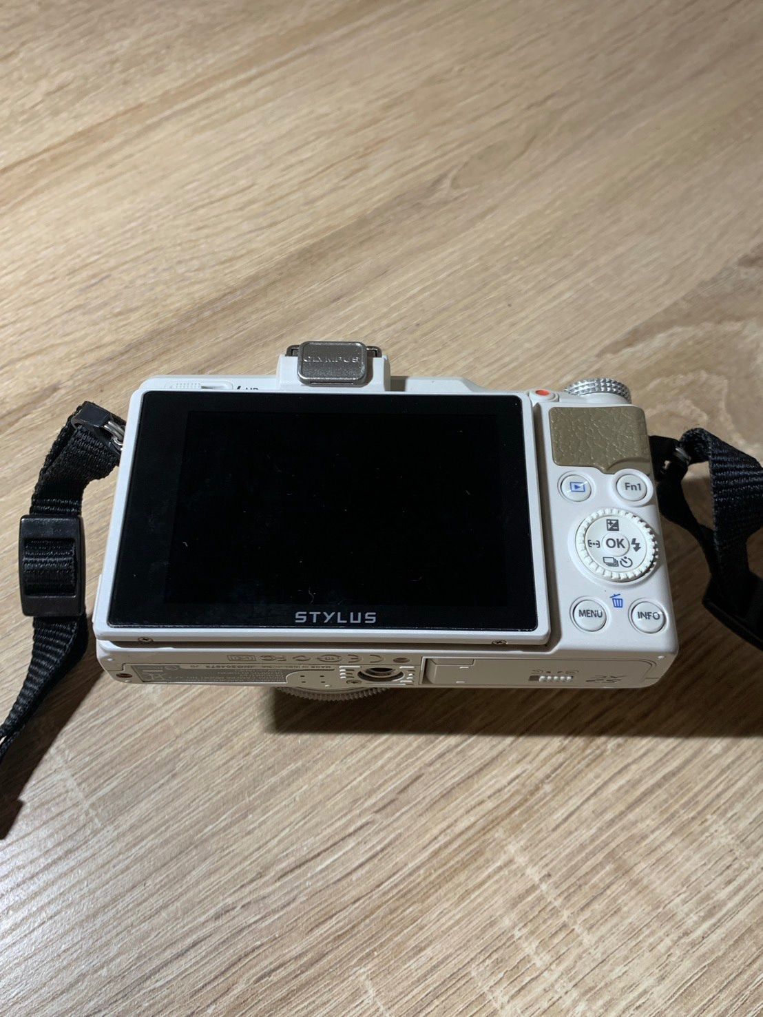 2316 OLYMPUS STYLUS XZ-2 ホワイト ジャンク品 デジカメ【コ】 - メルカリ