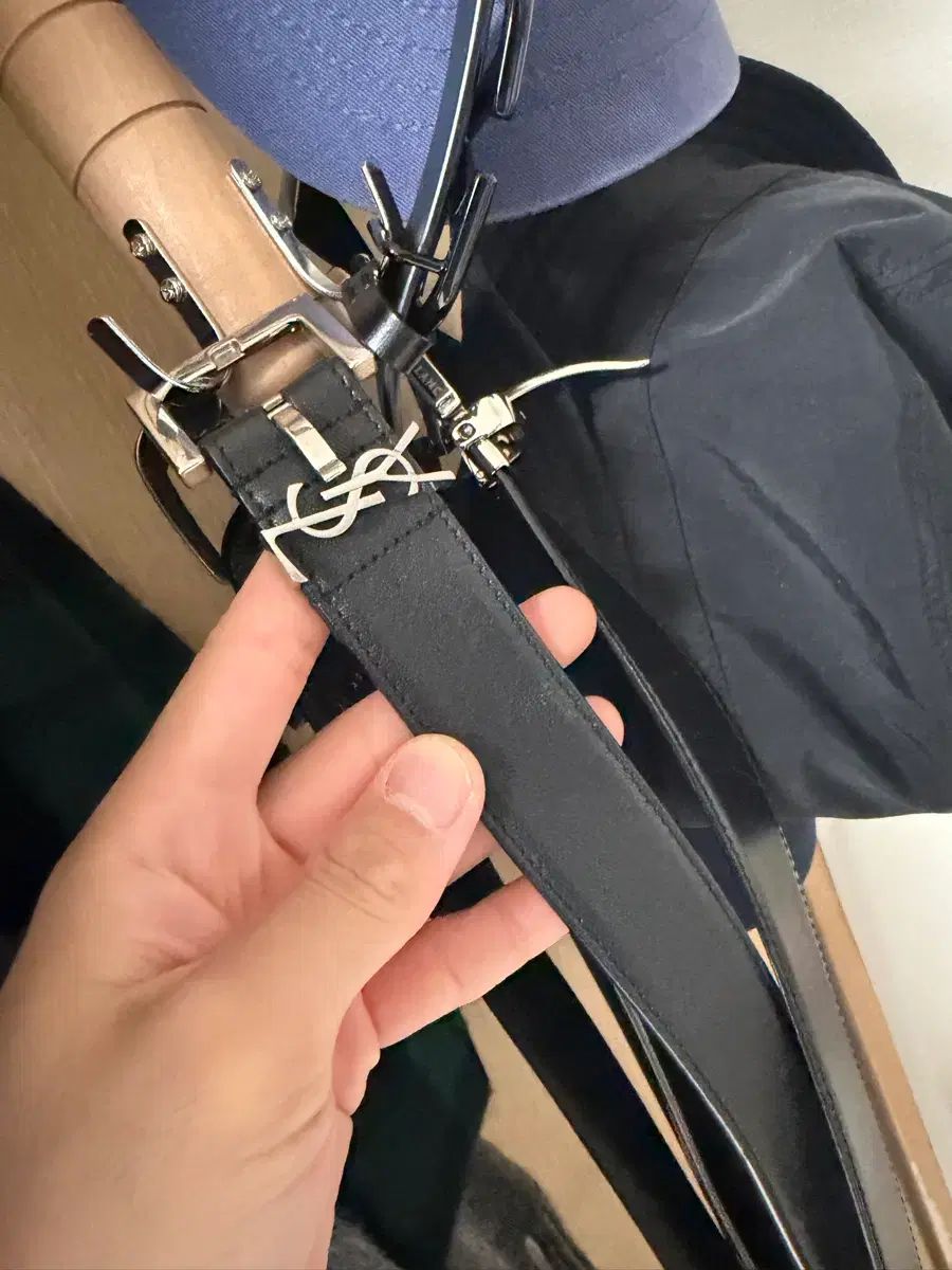 Saint Laurent サンローラン YVES SAINT LAURENT イヴ・サンローラン ロゴ ベルト 95サイズ