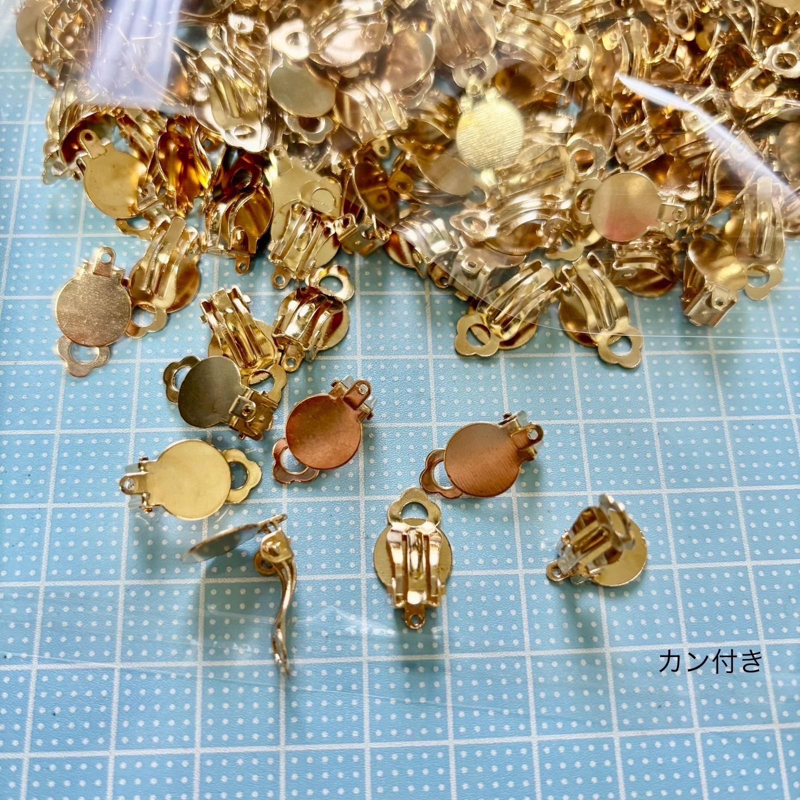 蝶バネ式イヤリングクリップ イヤリング金具 約1000個 ゴールド（かん