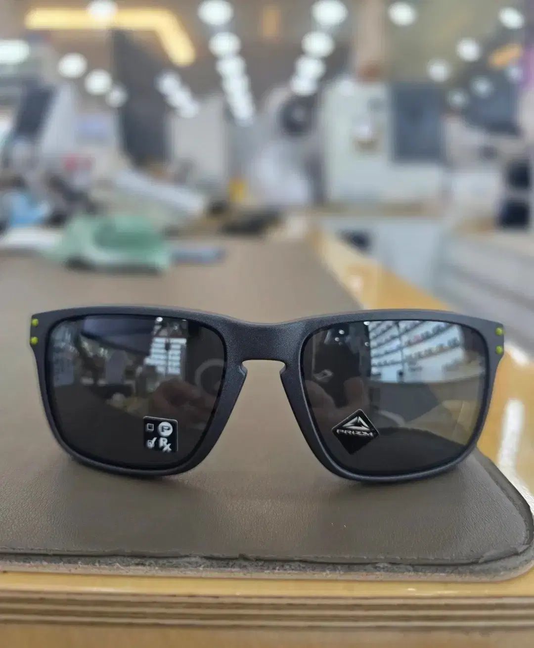 オークリー ホールブッ (LOOK) サングラス 新品