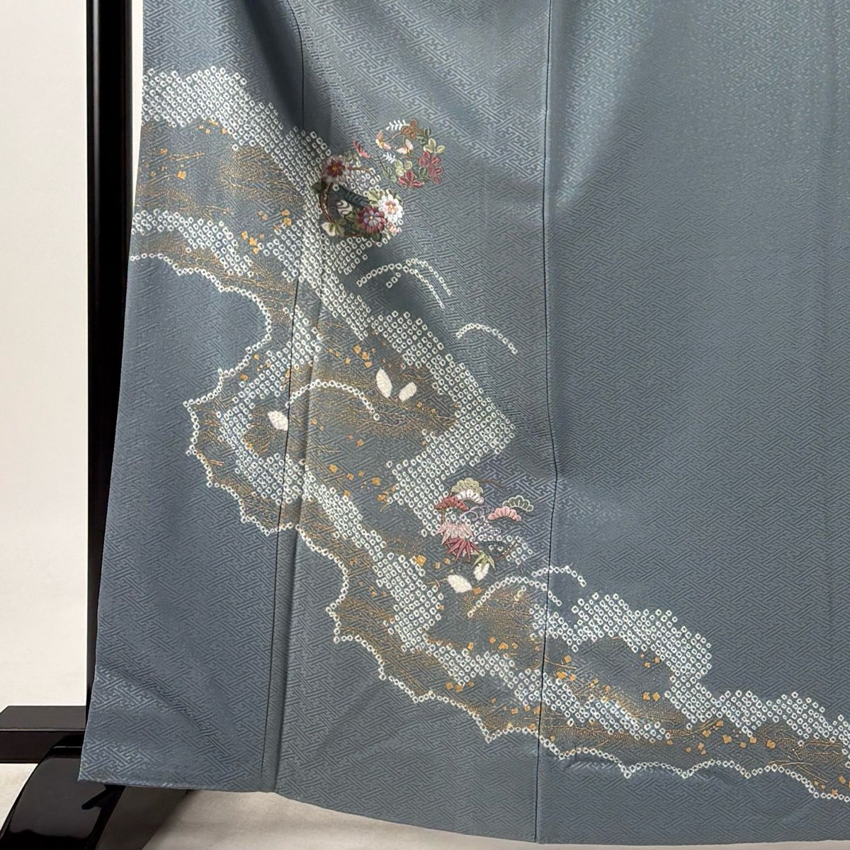 付下げ 身丈160cm 裄丈66cm M 袷 華文 逆さ雲取り 刺繍 灰色 正絹