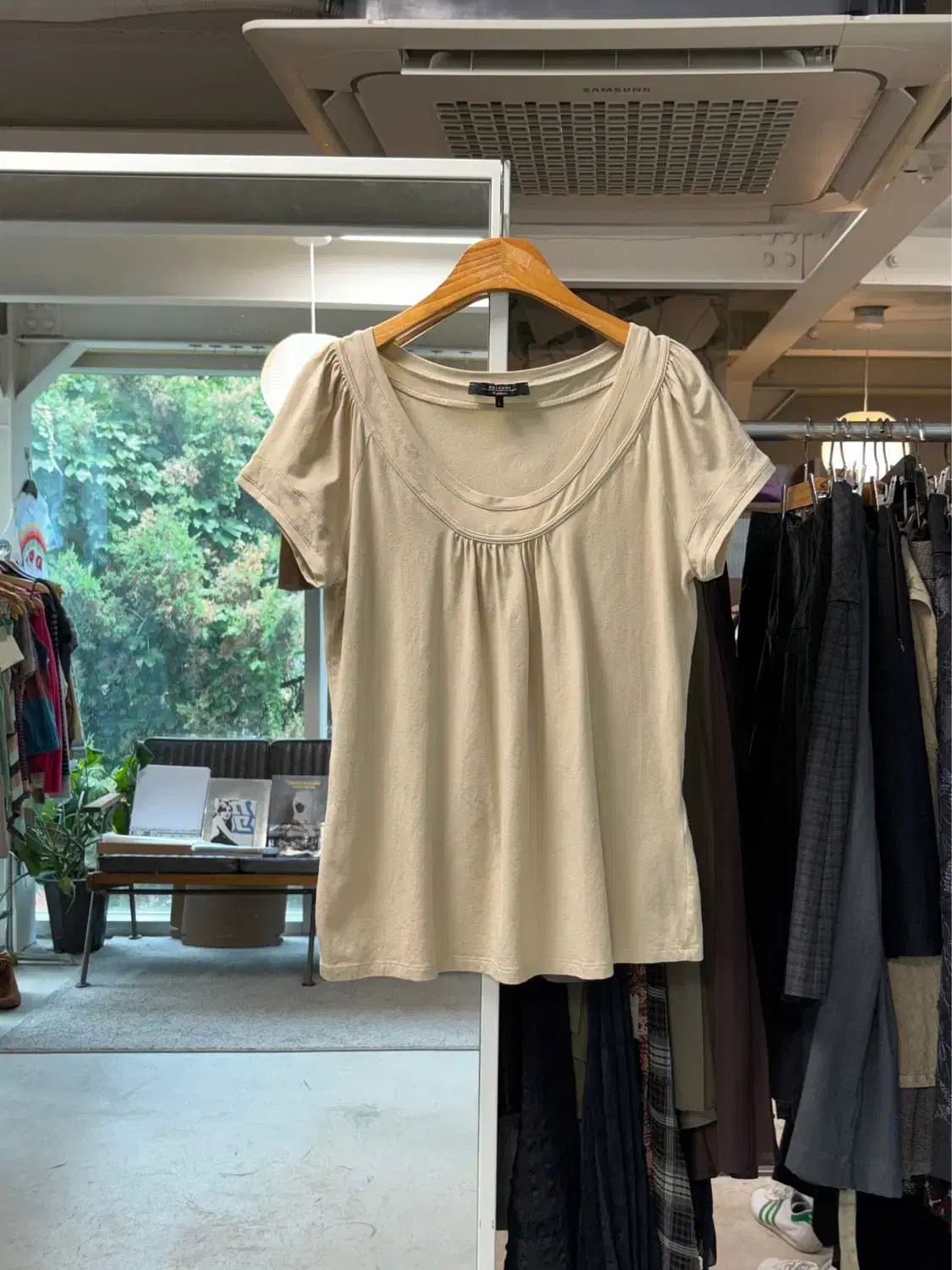 Max&co ウィークエンド Tシャツ