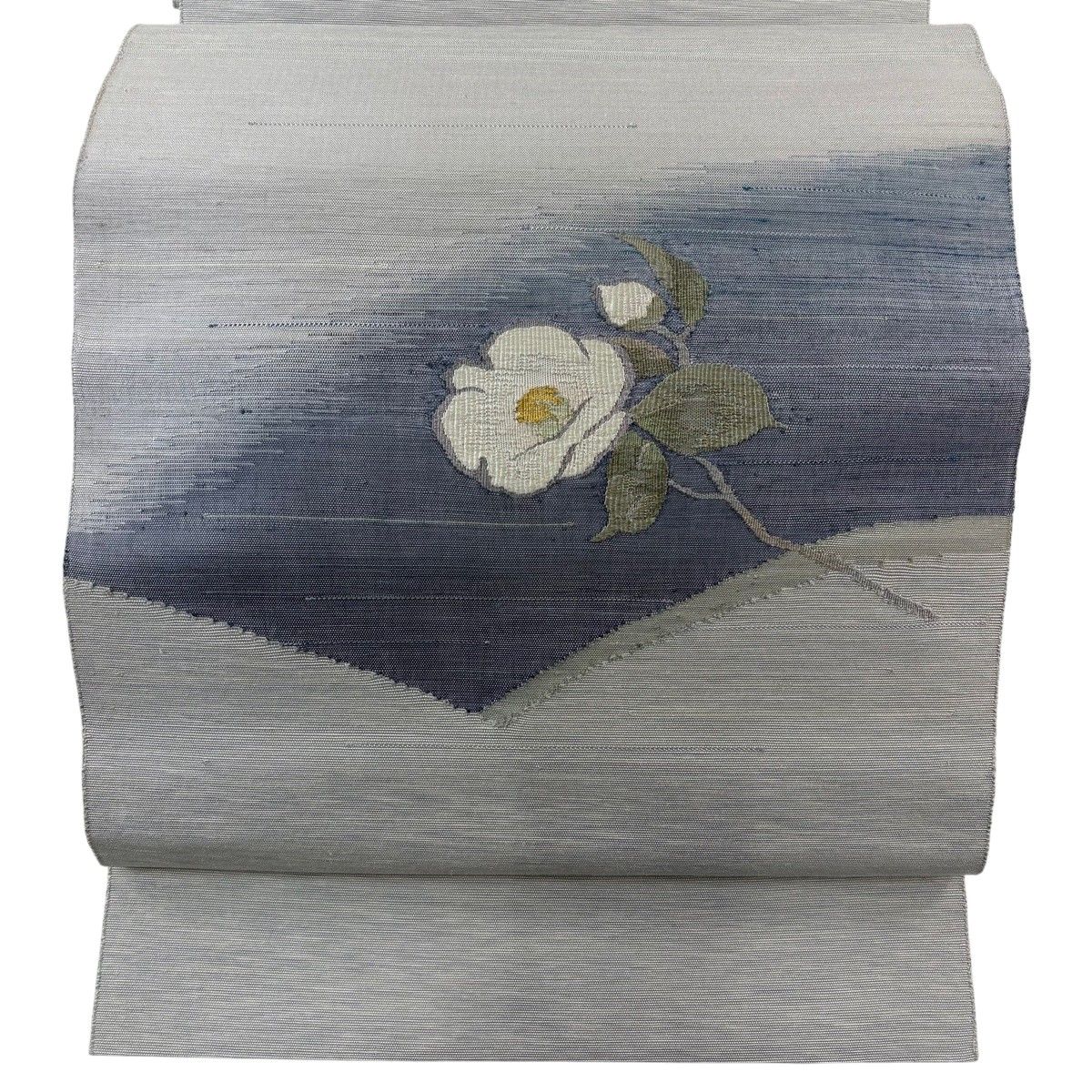 【美品】 名古屋帯 秀品 八寸名古屋帯 松葉仕立て 紬地 やまと 椿 金糸 青灰色 正絹 【中古】