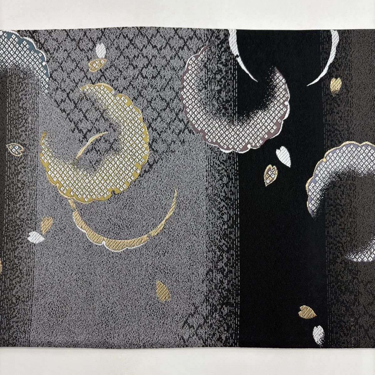 美品】 袋帯 秀品 雪輪 花弁 金糸 墨色 六通 正絹 【中古】 - メルカリ