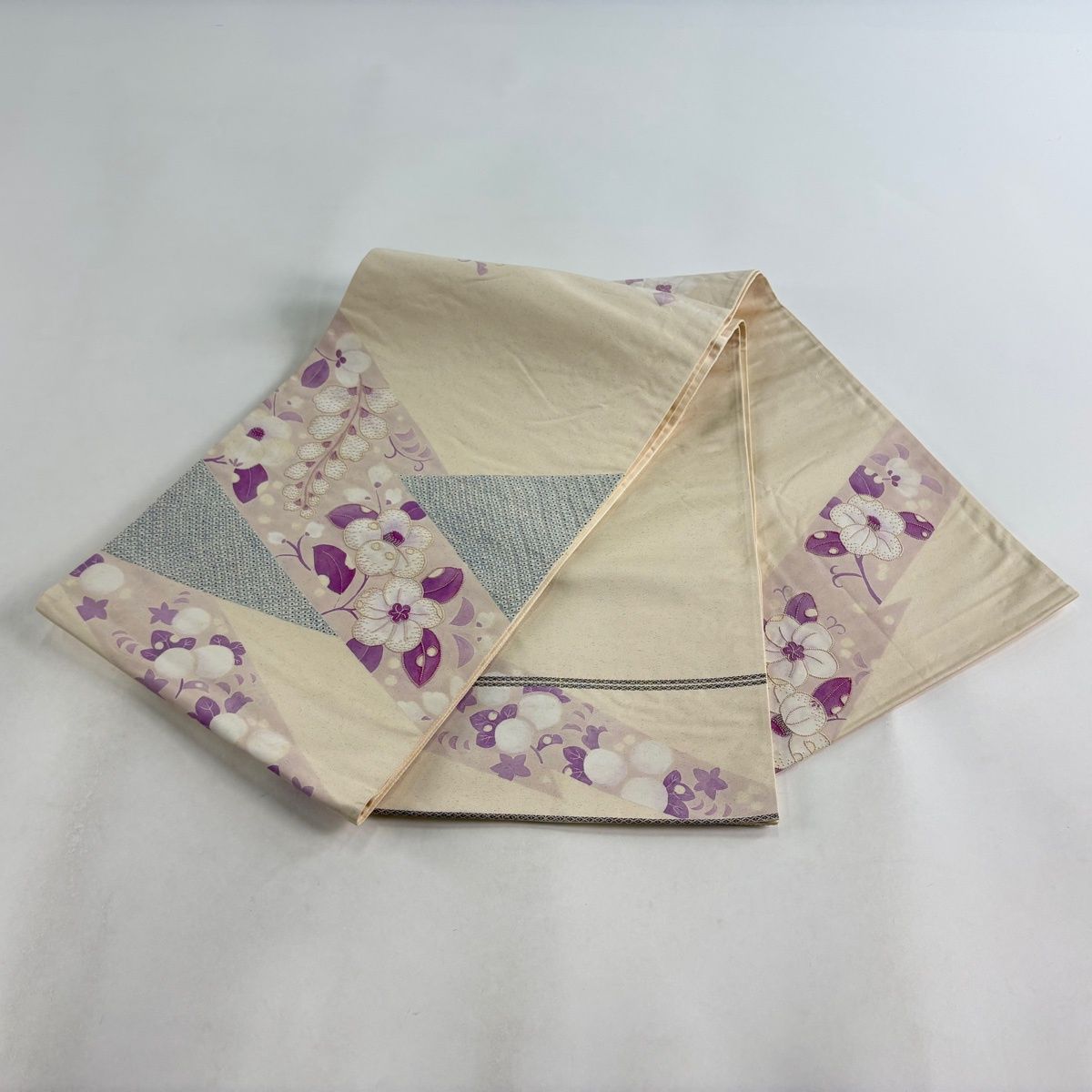 AA89袋帯 大太鼓 相良綉 シワトウ　幾何学 花柄 ベージュ　正絹 袋帯 秀品 関西仕立て 草花 刺繍 クリーム お太鼓柄 正絹 【中古