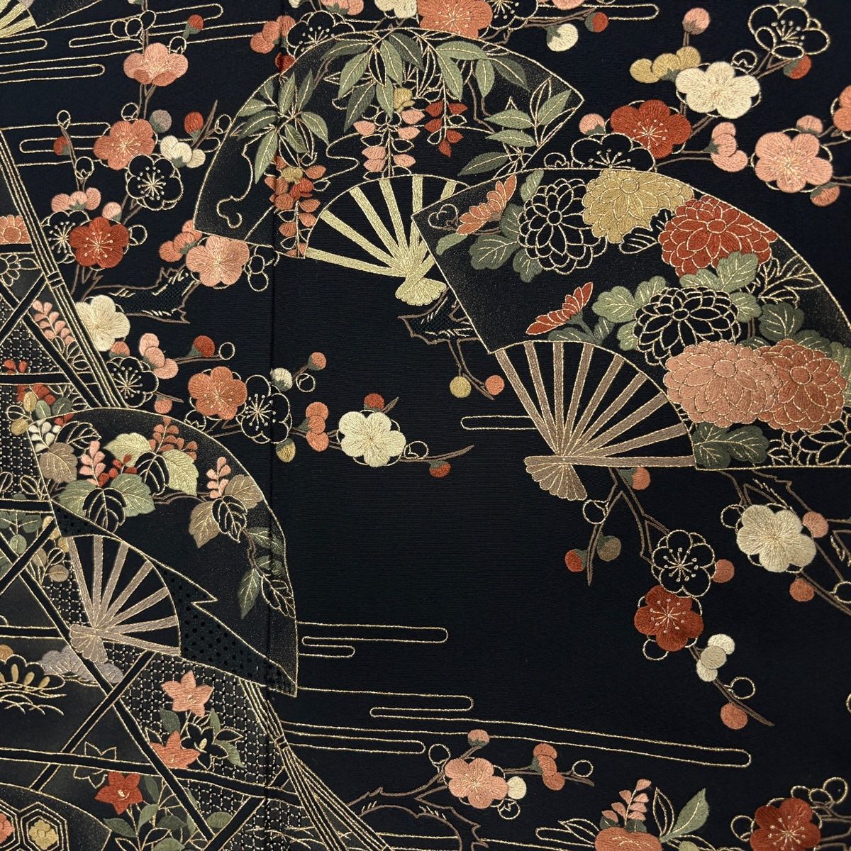 黒留袖 身丈159cm 裄丈63.5cm S 袷 扇 松竹梅 金糸 刺繍 黒 正絹 秀品