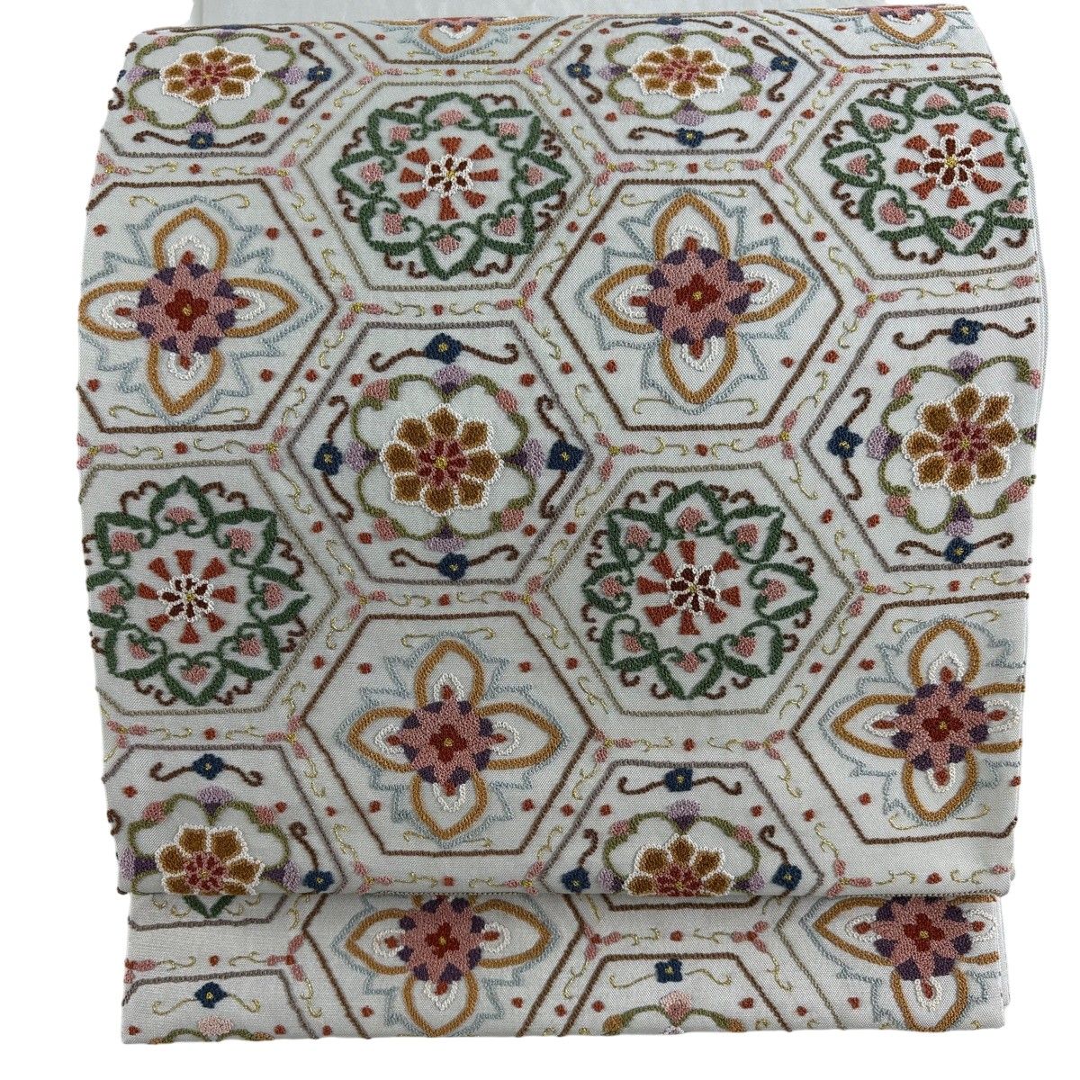 【美品】 袋帯 名品 ます美ガード 華文 亀甲 金糸 相良刺繍 灰色 お太鼓柄 正絹 【中古】 11,850円