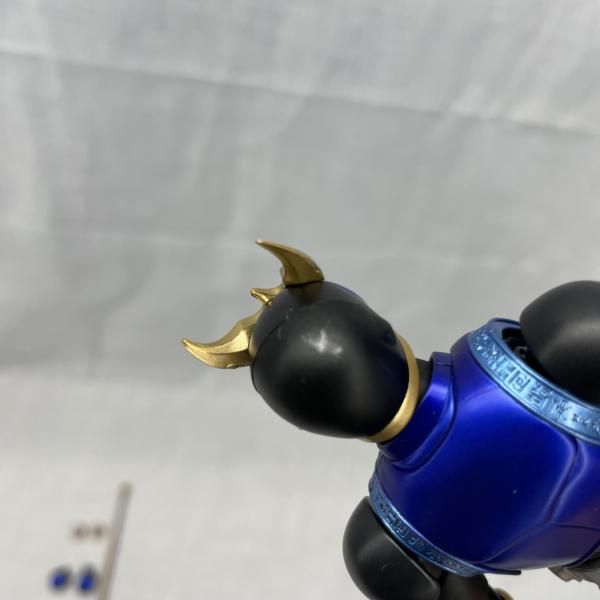 中古】現状品)S.H.Figuarts (真骨彫製法) 仮面ライダークウガ ドラゴン
