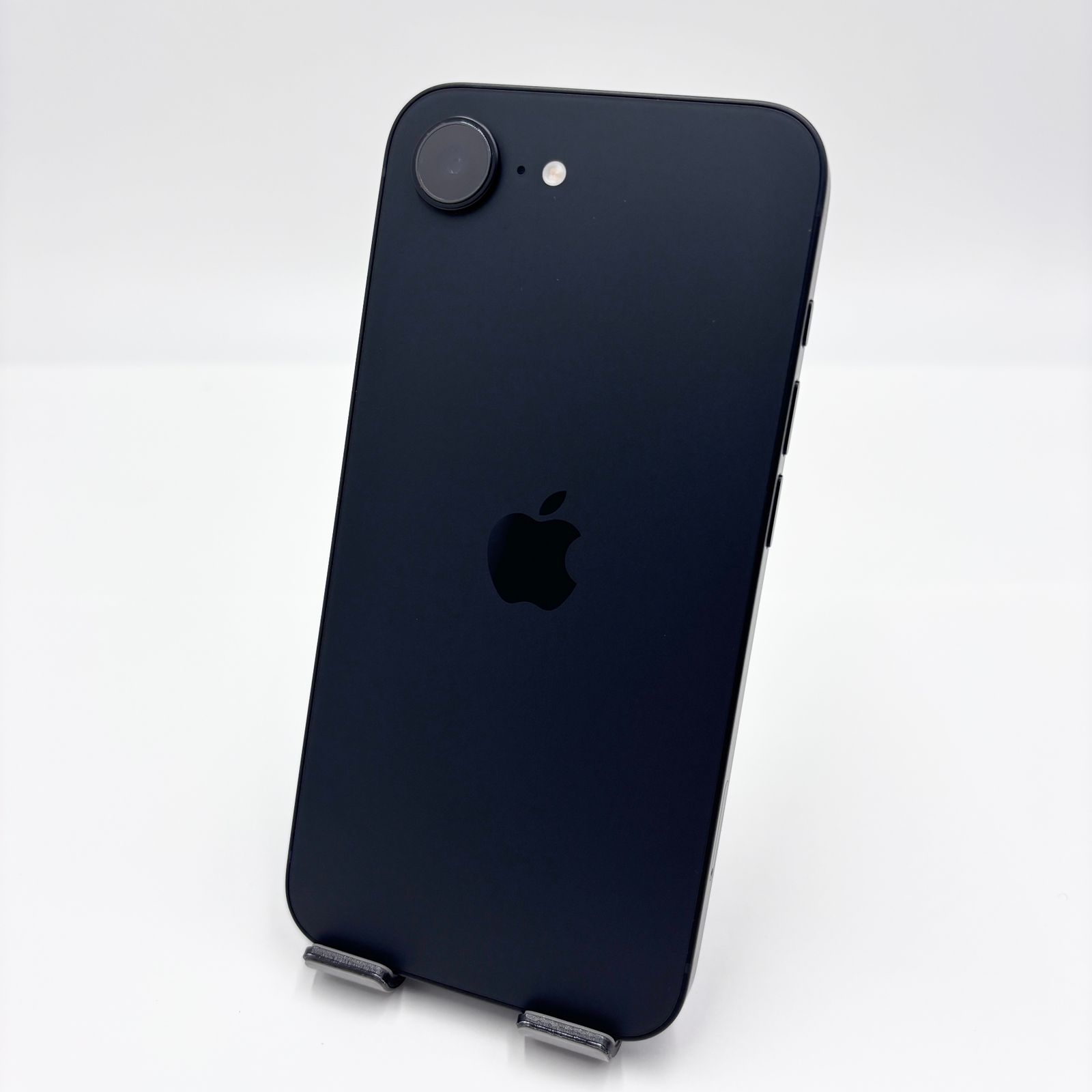 美品 iPhone 16e 128GB ブラック バッテリー100% - メルカリ