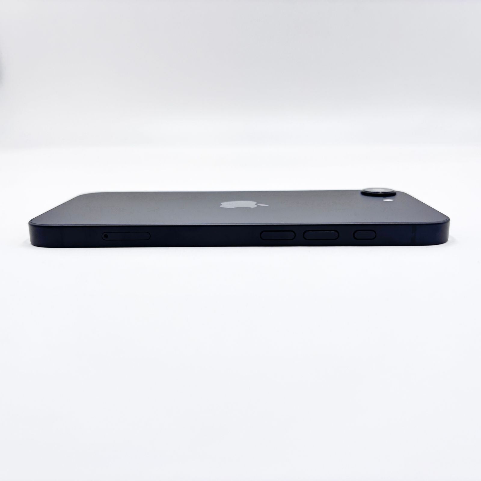 美品 iPhone 16e 128GB ブラック バッテリー100% - メルカリ