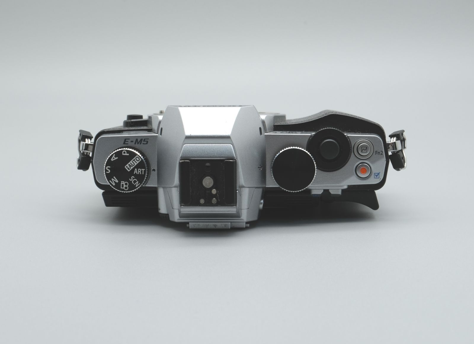 □完動品 OLYMPUS OM-D E-M5 ボディ ミラーレス一眼 ショット数7710