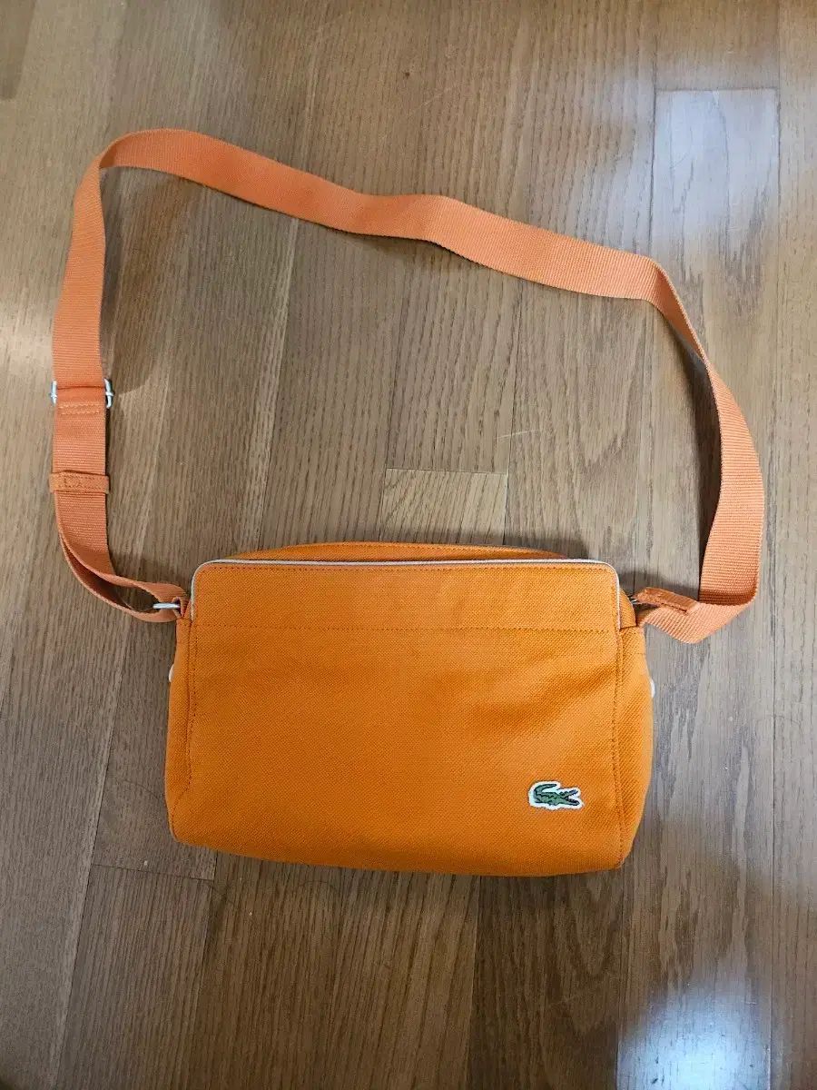 LACOSTE ラコステ クロスバック オレンジ色 5,850円