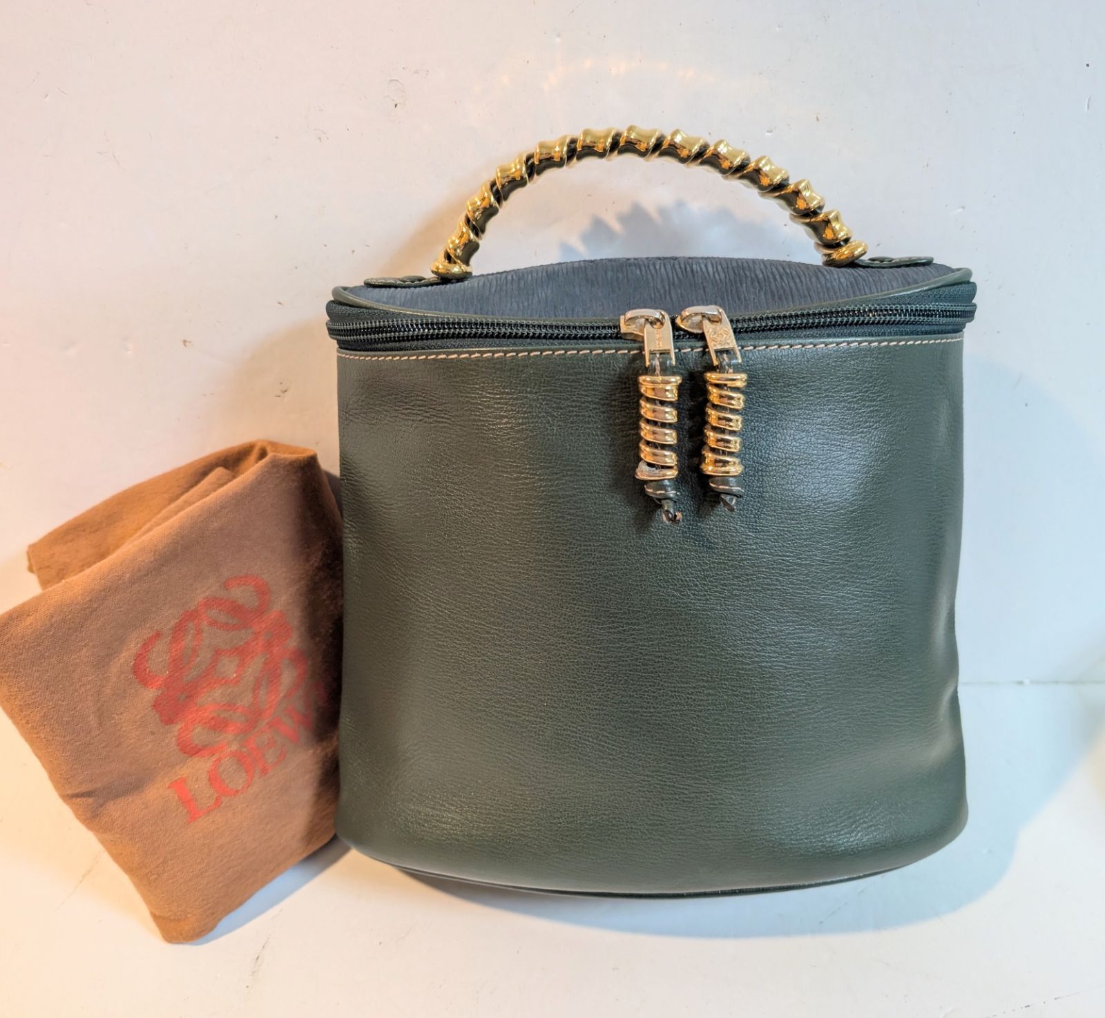 ロエベ　LOEWE　レザー　ゴールド金具　バニティバッグ　保存袋付き