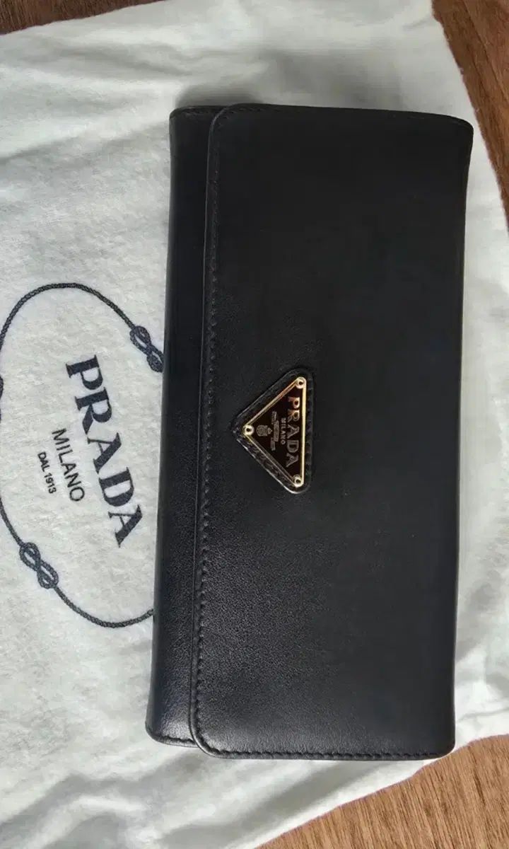 正規品 PRADA プラダ 三角ロゴ 長財布 ブラック 26,174円