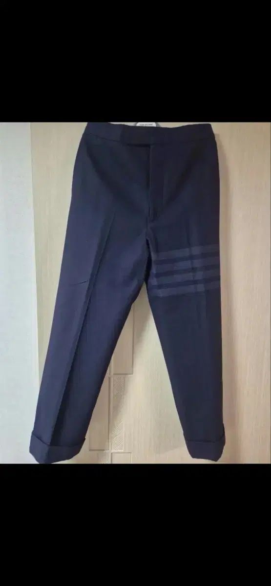トム・ブラウン スラックス