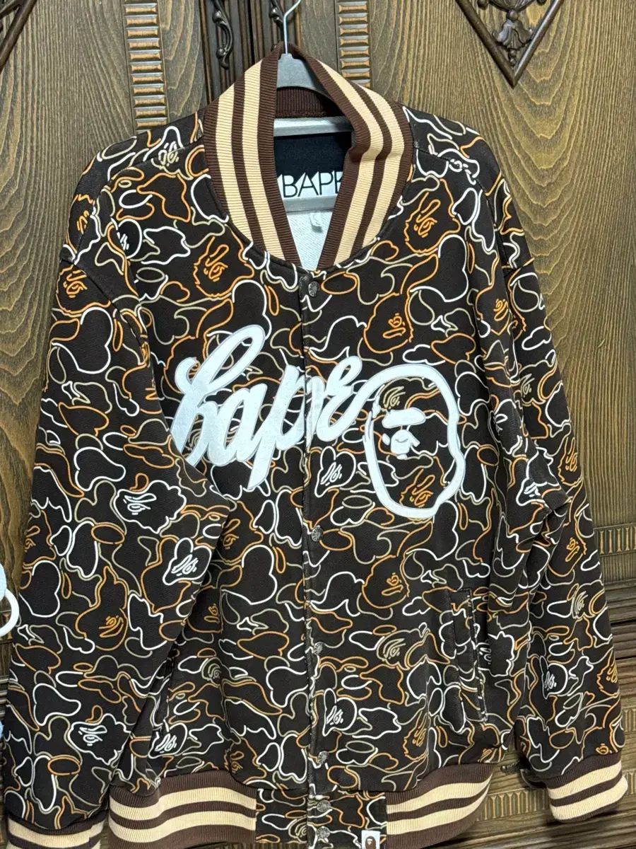 A BATHING APE アベイシングエイプ カモフラ スタジャン スタジアム ジャケット 40,996円