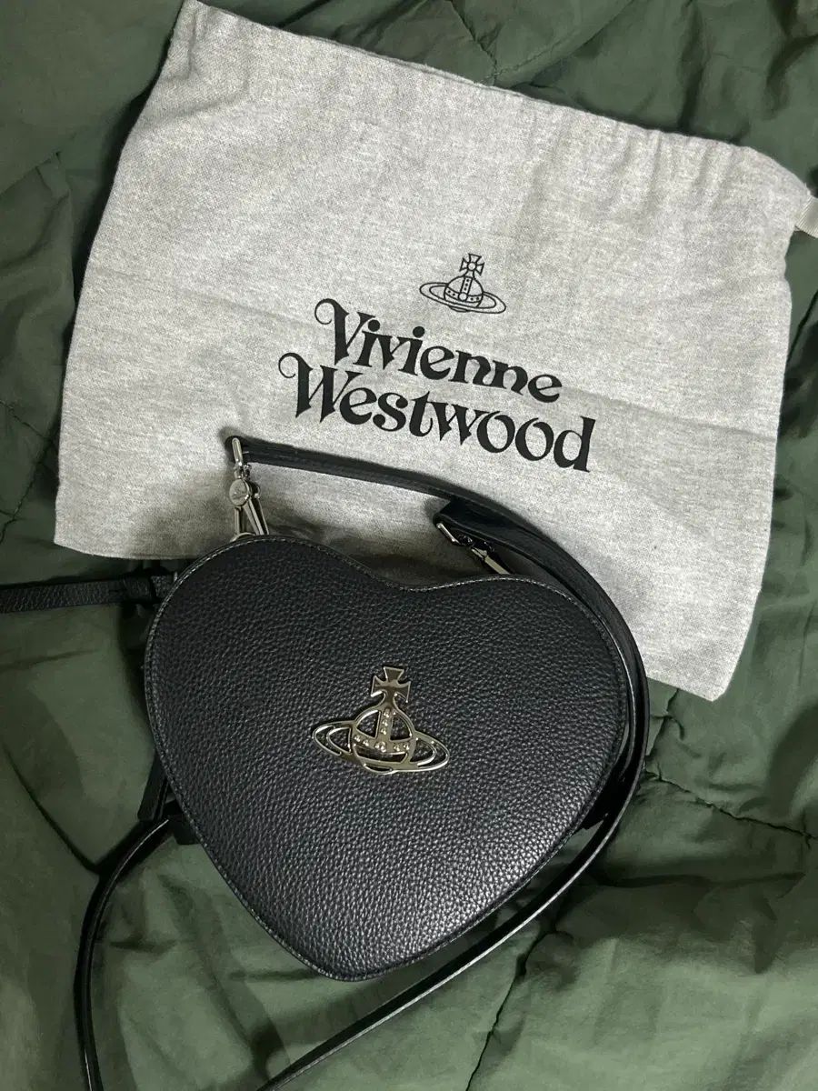 Vivienne Westwood ヴィヴィアン・ウエストウッド グレイン ルイ ハート クロスバッグ
