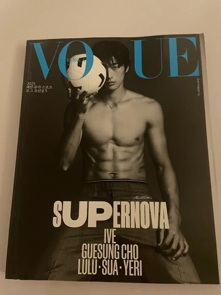 チョ・ギュソン 曺圭成 COVER 表紙 MAGAZINE VOGUE