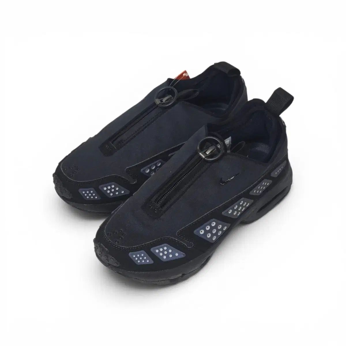 235(W) NIKE エア マックス SNDR ブラック アンド シルバー