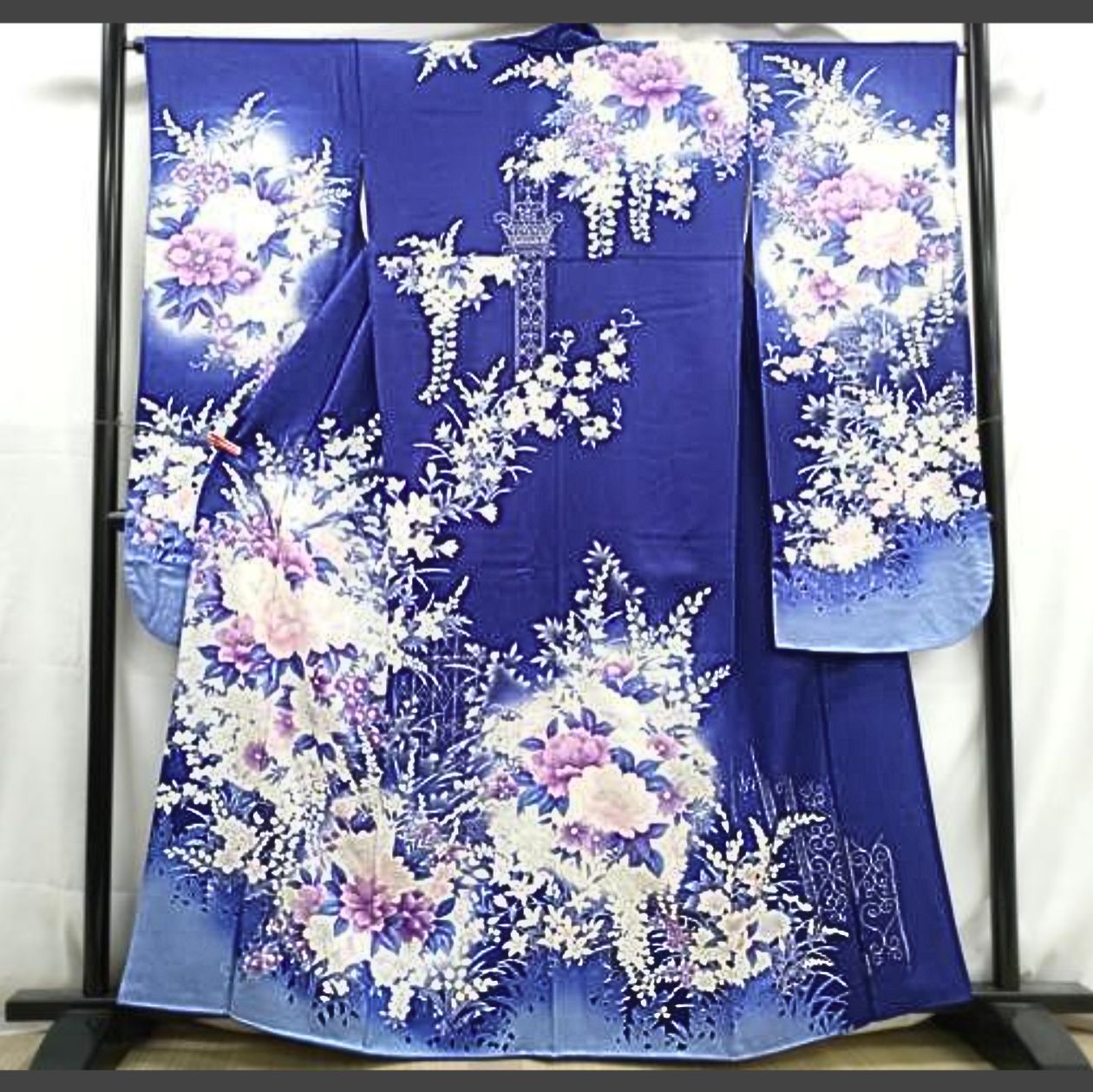 豪華振袖　草花も暈し染め　銀彩　正絹　青　白　花柄　成人式　前撮り