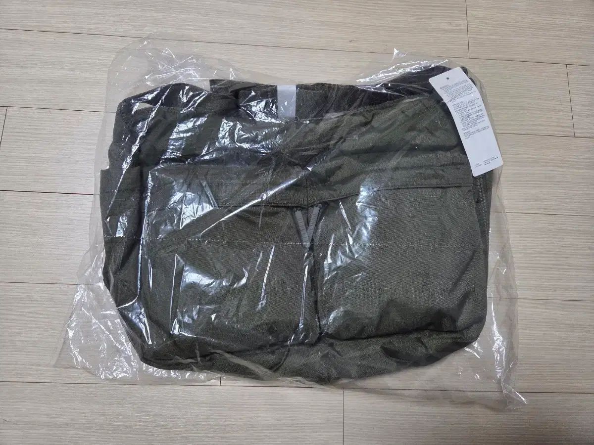 ユニクロ マルチポケット ショルダーバッグ 新品