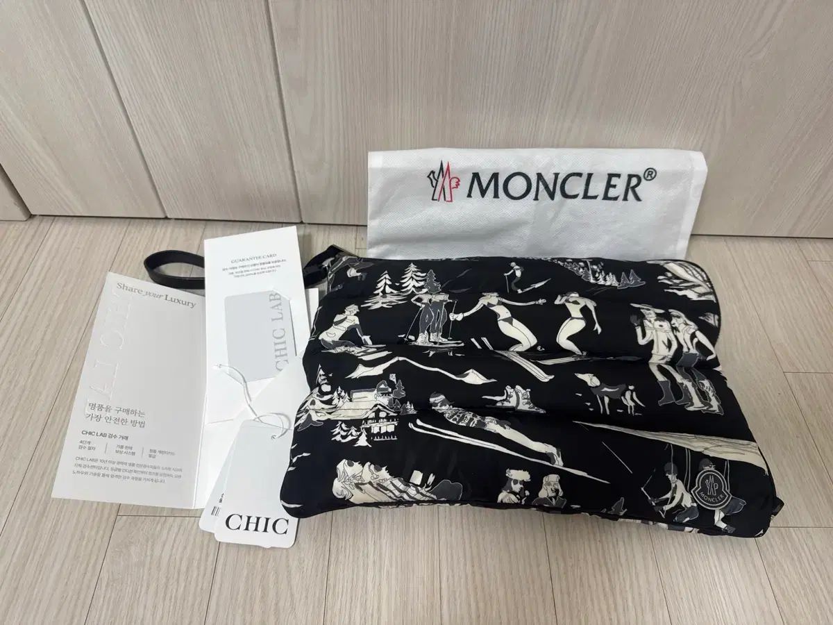 MONCLER モンクレール ファブリック ストラップ クラッチバッグ