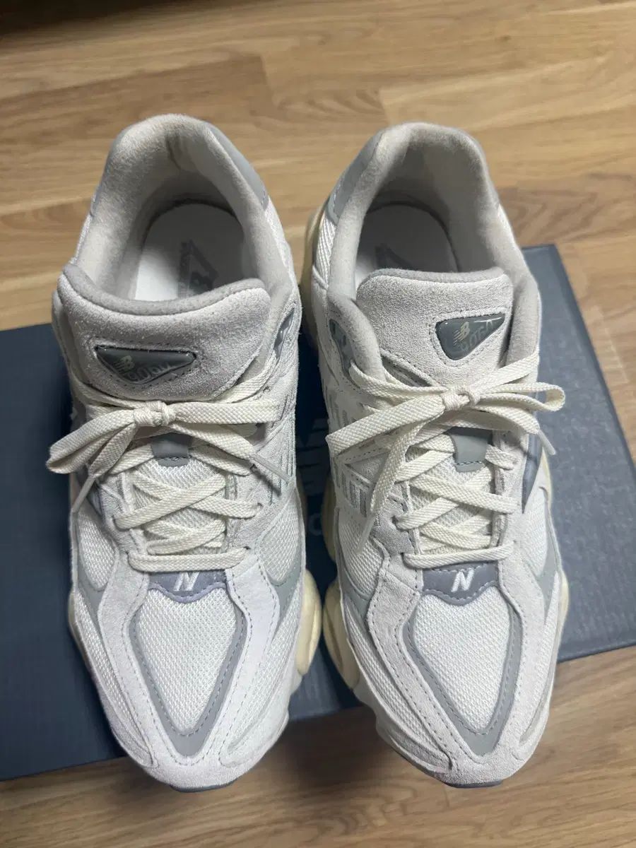 ニューバランス 9060 白 260 11,358円