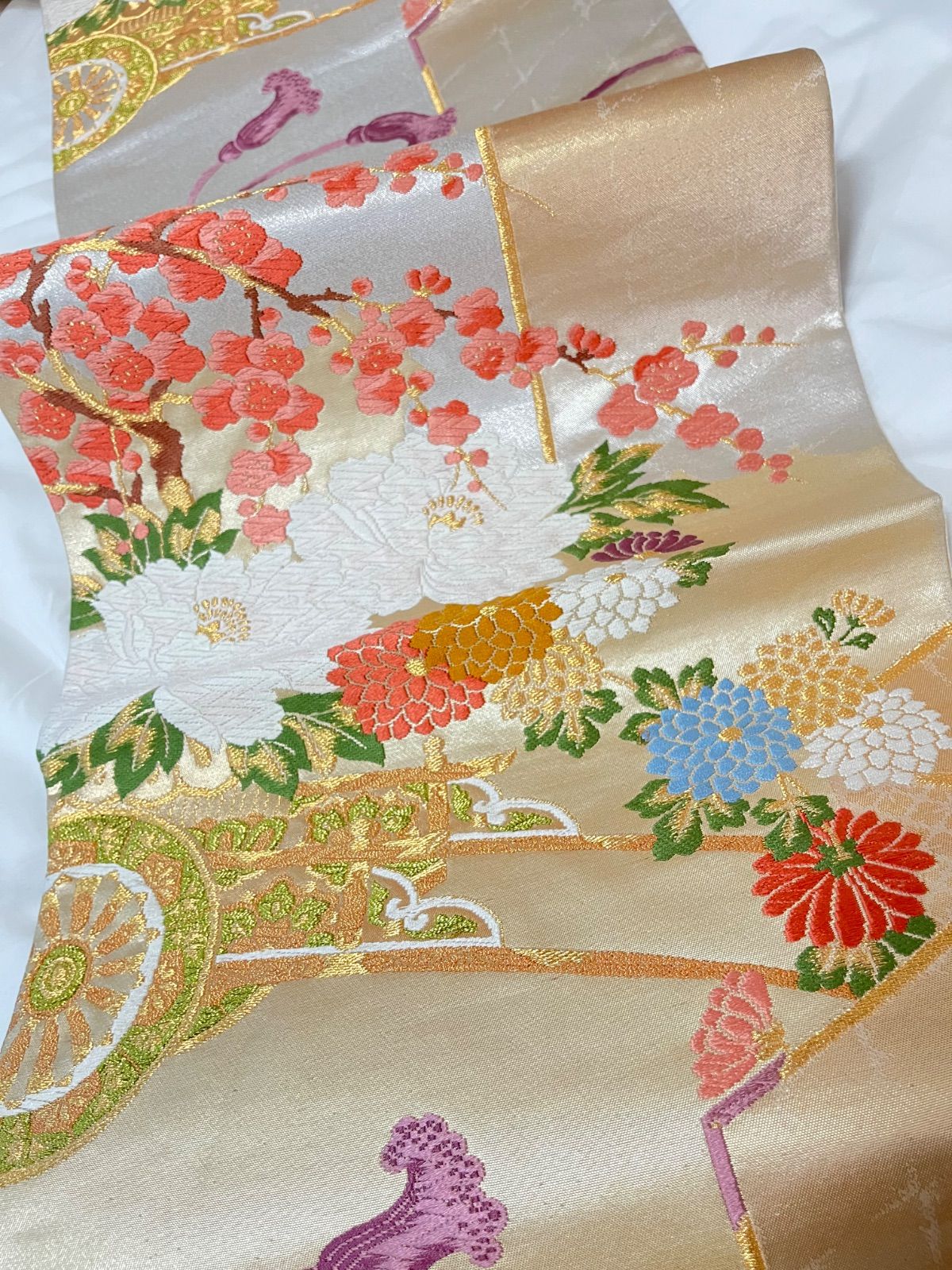 即日・翌日発送❣️ KYA 正絹 丸帯 袋帯 金糸 御所車 牡丹 梅 菊 花柄 ゴールド 金 白 ピンク 豪華 礼装 フォーマル 結婚式 成人式 振袖 留袖 訪問着 和装 着物 美品 アンティーク レトロ 7,091円