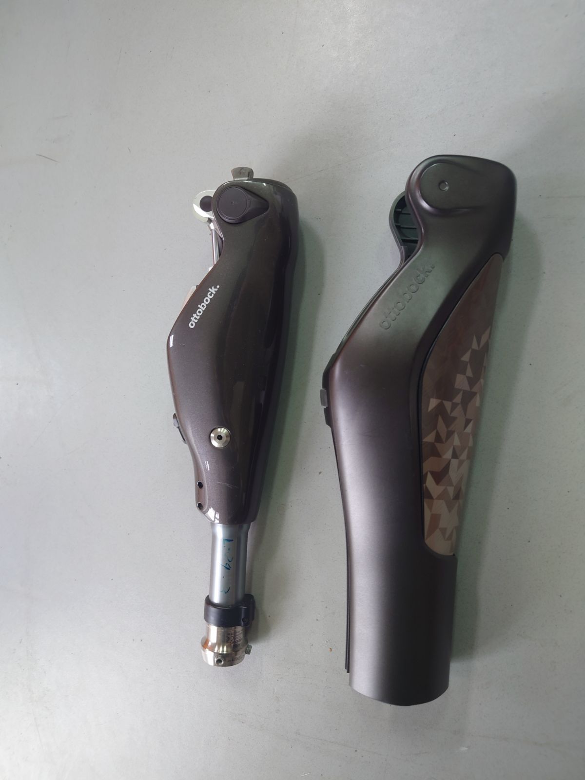 ottobock 電子制御膝継手　C-Leg4