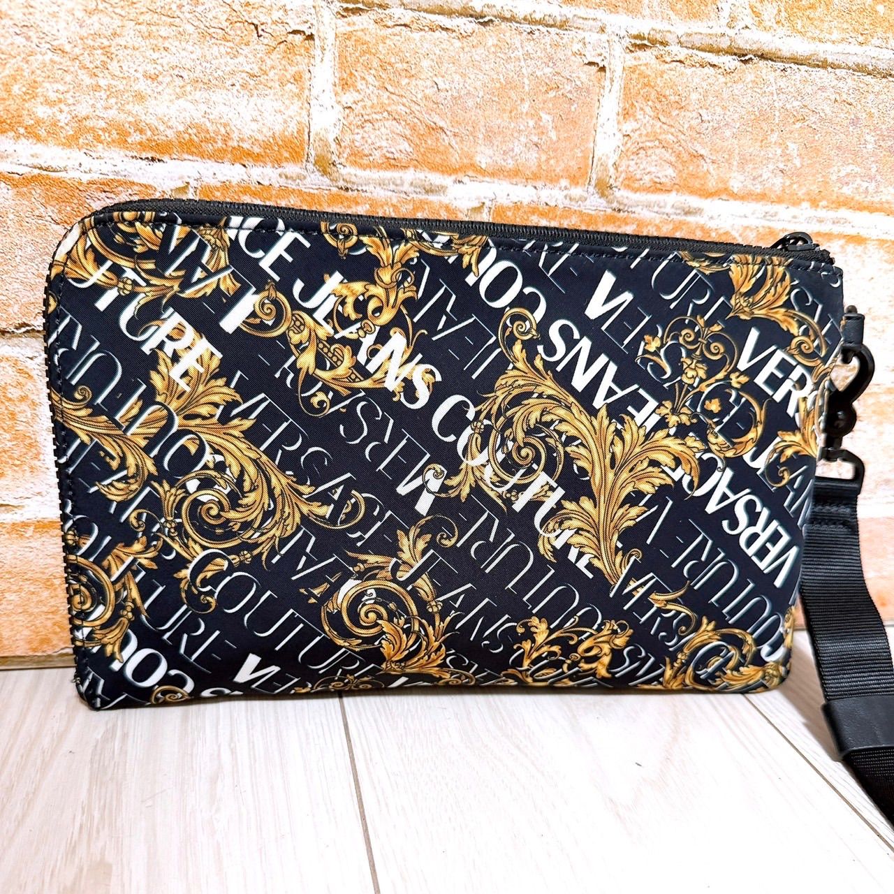超美品) VERSACE JEANS COUTURE (ヴェルサーチ)クラッチバッグ - メルカリ