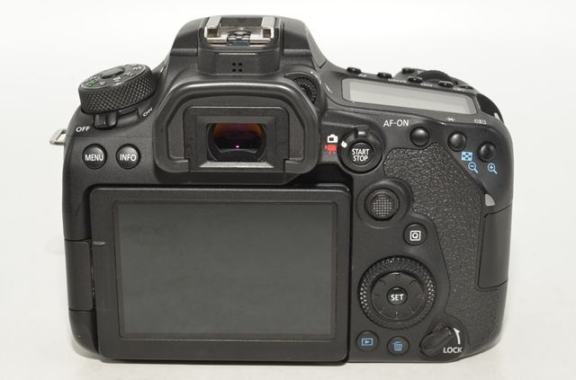 260718☆極上☆Canon デジタル一眼レフカメラ EOS 90D ボディー EOS90D