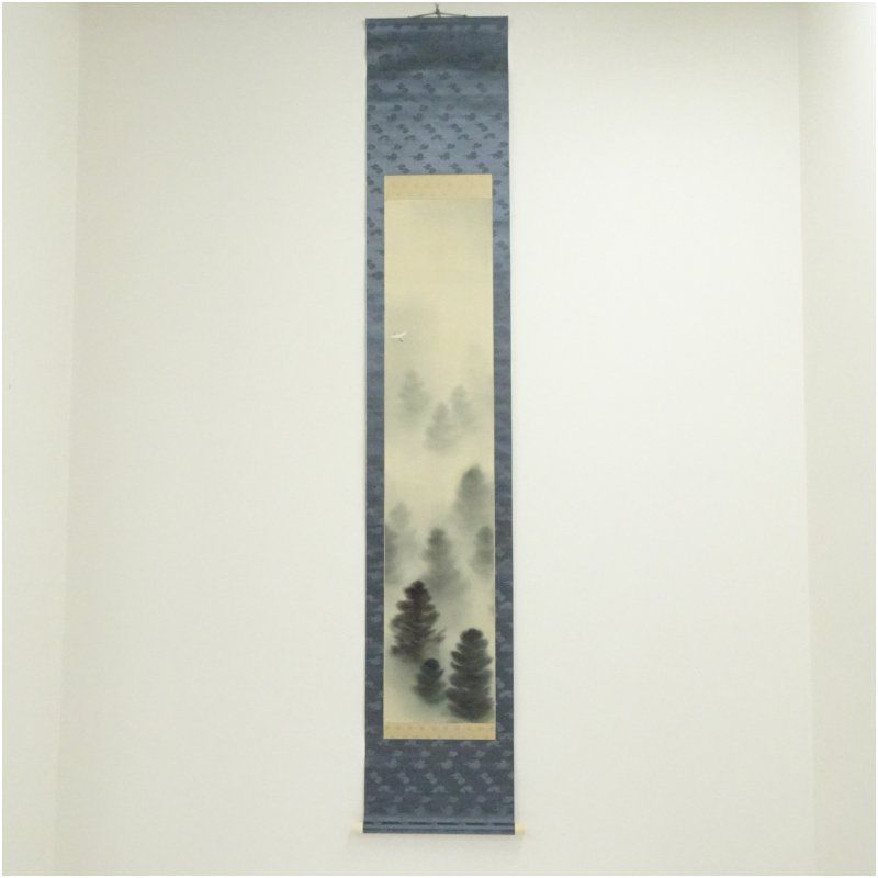 山元春汀筆　「雨中之鷺」　肉筆絹本掛軸（共箱） 掛け軸 床の間 書 おしゃれ 絵画 表具 芸術 茶道 年中掛け インテリア 茶掛 掛物 和室 7月 夏
