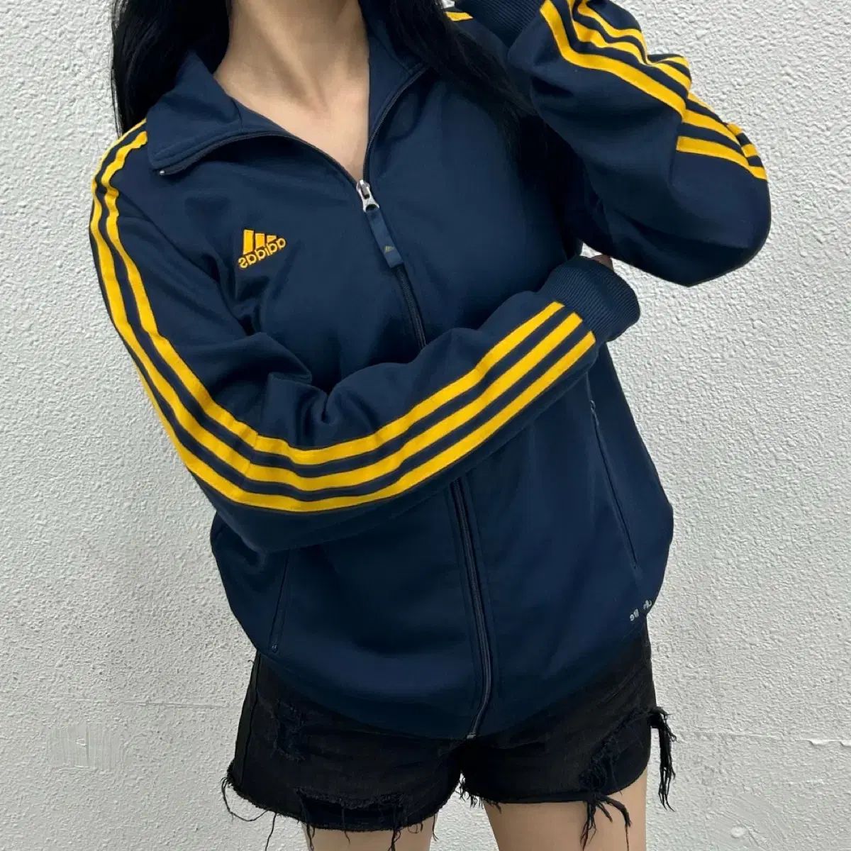 アディダス エッセンシャルズ 옐로우ライン ネイビー トラックジャージ 100