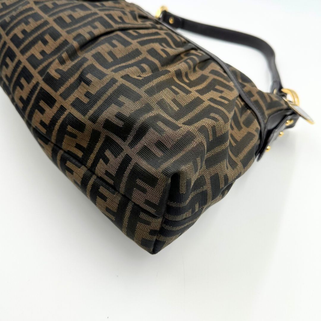 美品】Fendi ズッカ シェフバッグ ワンショルダーバッグ - メルカリ