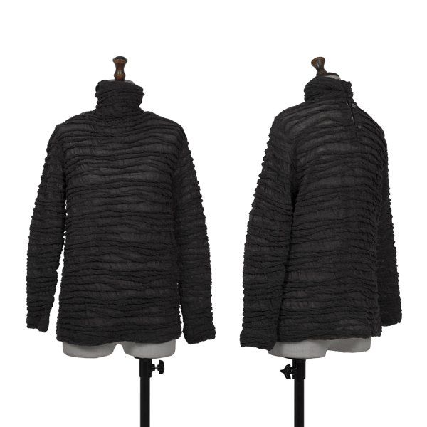 イッセイミヤケペルマネンテISSEY MIYAKE PERMANENTE 凹凸織りデザインタートルネックニット チャコール2