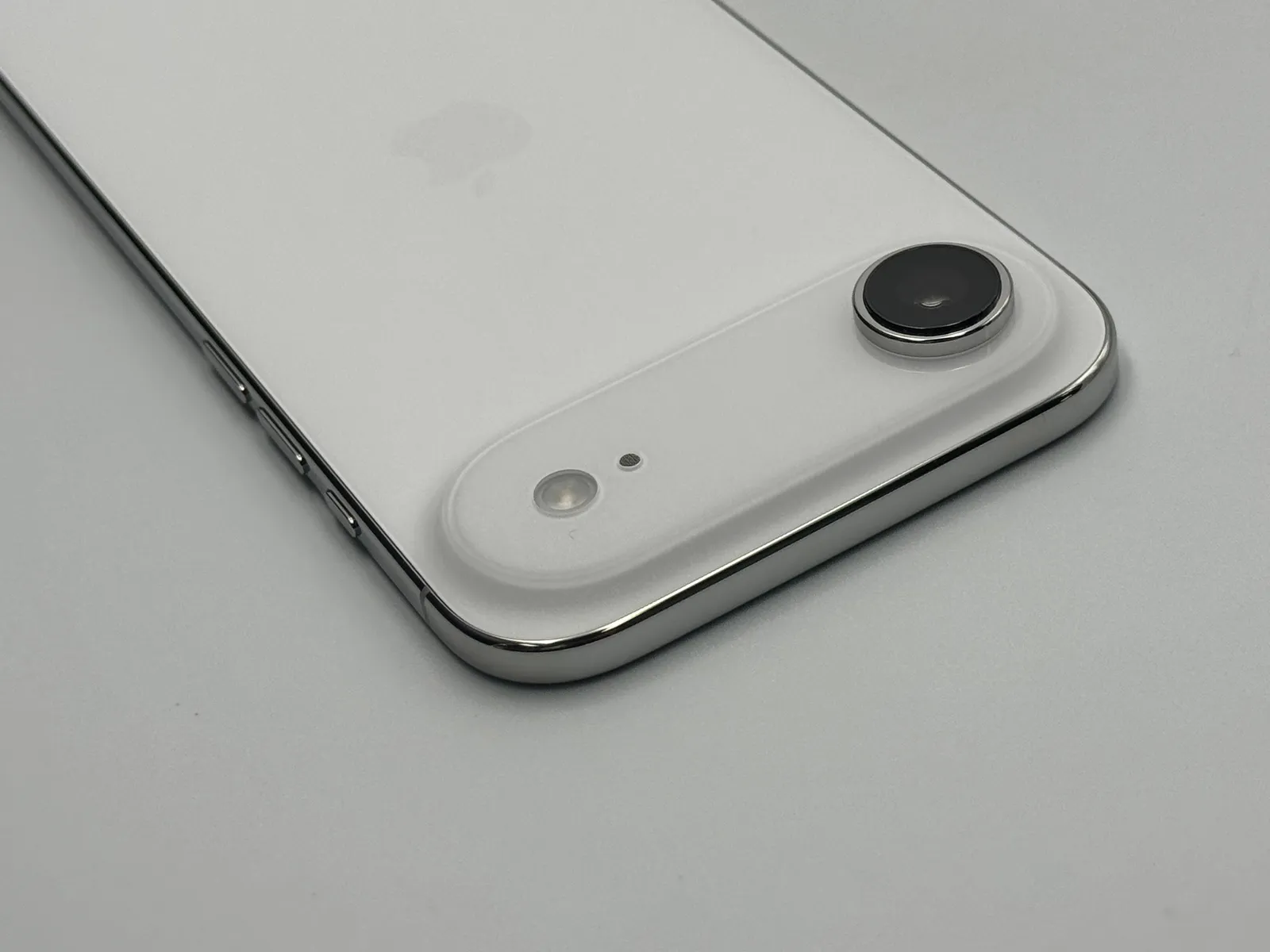 箱付き中古A】iPhone Air 256GB クラウドホワイト バッテリー【98