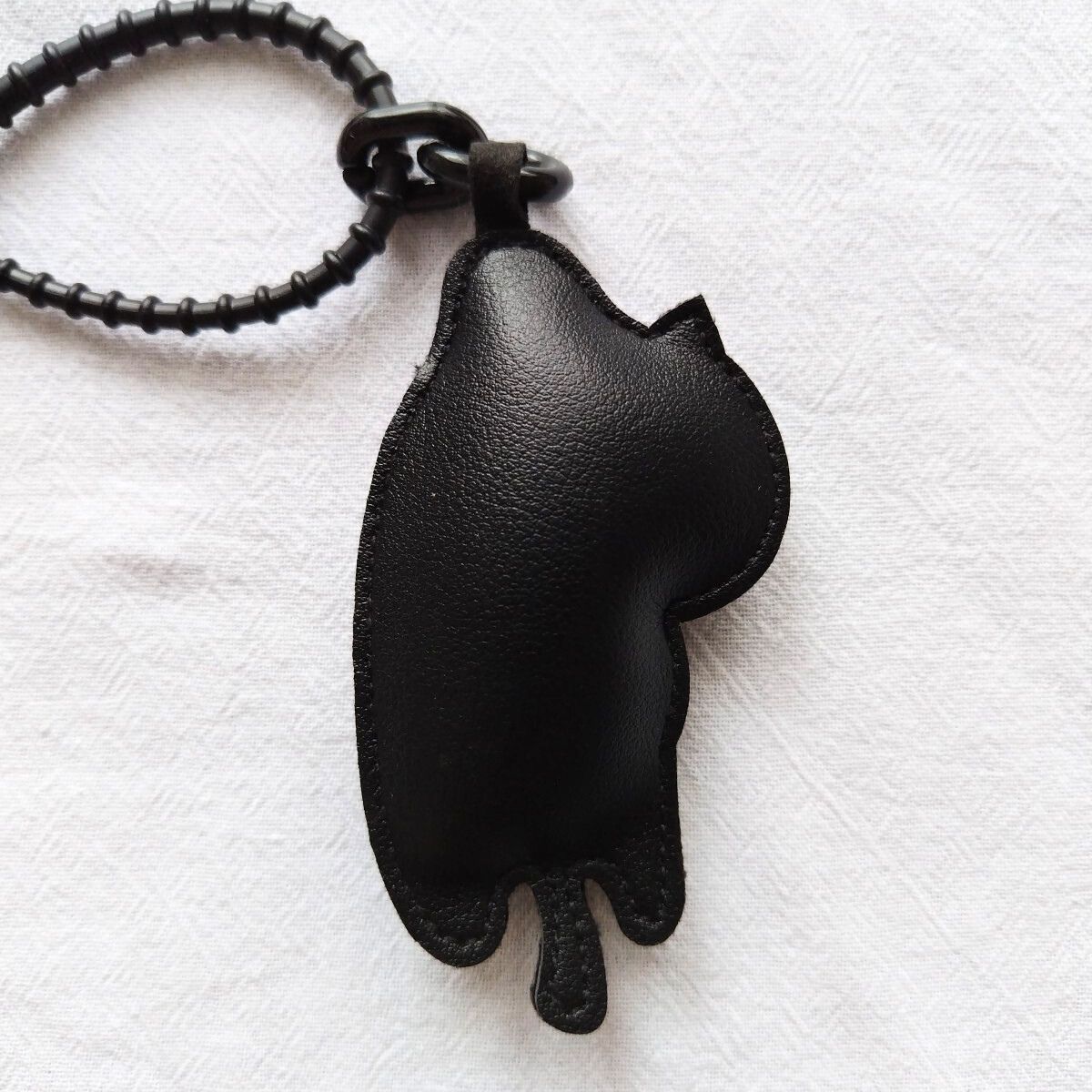黒猫 バッグチャーム キーホルダー ぶさかわ クロネコ PUレザー 鍵