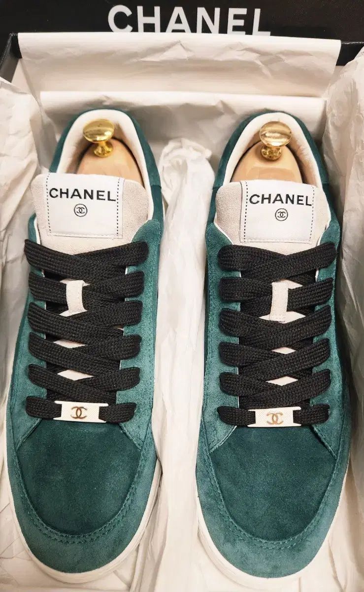 正規品 CHANEL シャネル スニーカー スポーツシューズ CCロゴマーク グリーン レタリング テニス スウェード カーフスキン 43 ほぼ新品 限定モデル