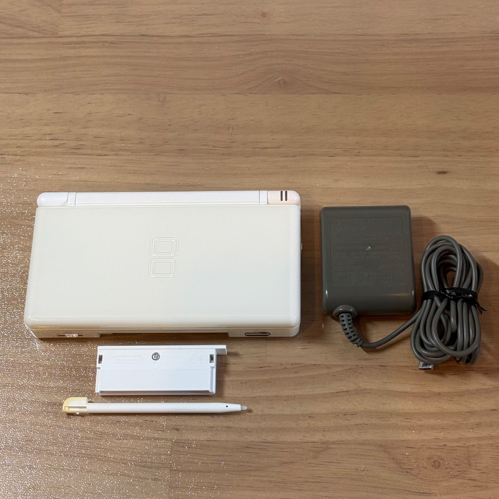 任天堂dsライト ホワイト 7-100【中古良品】ニンテンドーDS LITE クリスタル・ホワイト - メルカリ